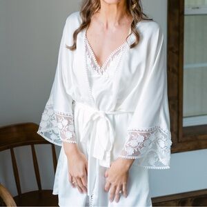 Flora Nikrooz Cream Lace Sleeve Robe